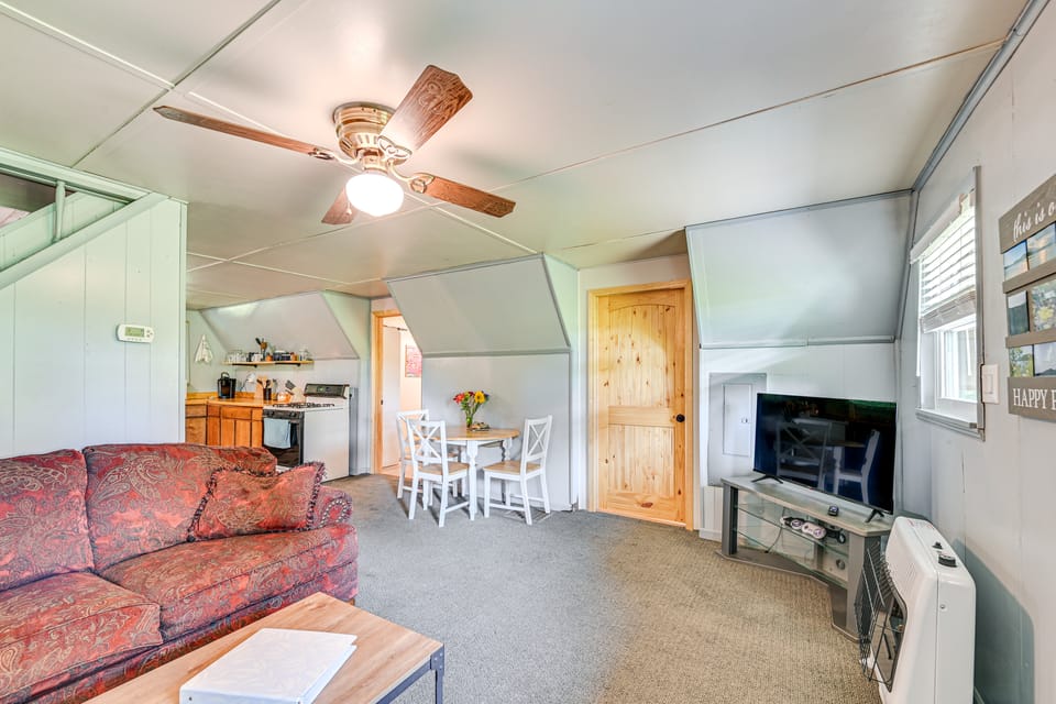5 Mi to Cave Run Lake: Wellington Cabin w/ Deck! House in Kentucky