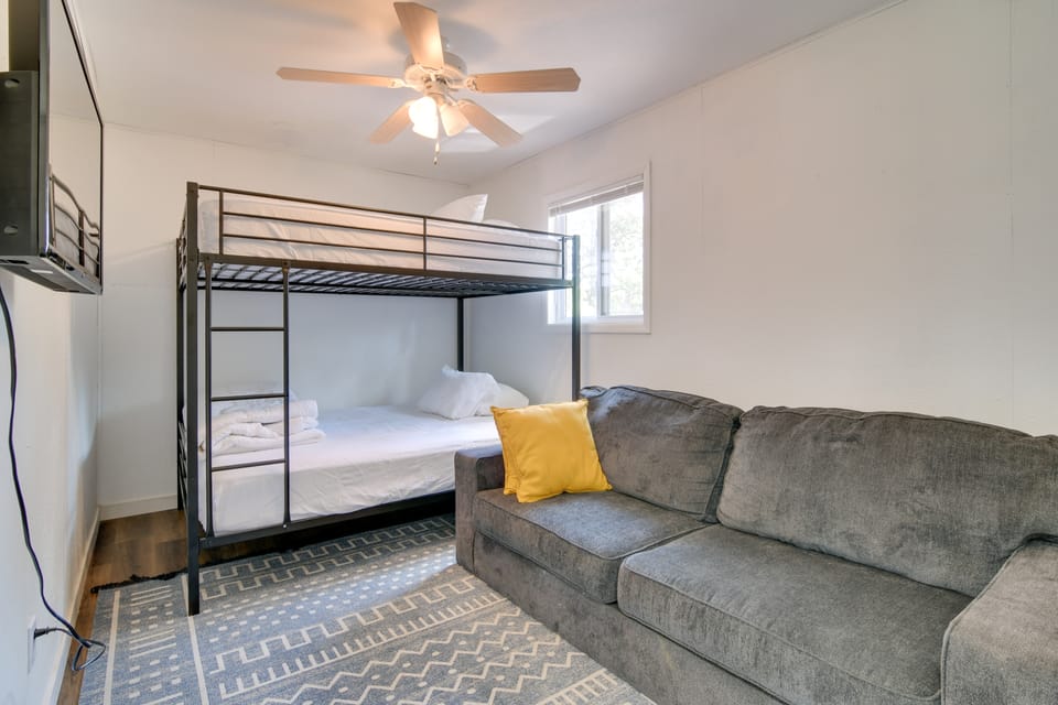 Table Rock Lake Condo: Community Dock & Pool Apartment in Kimberling City