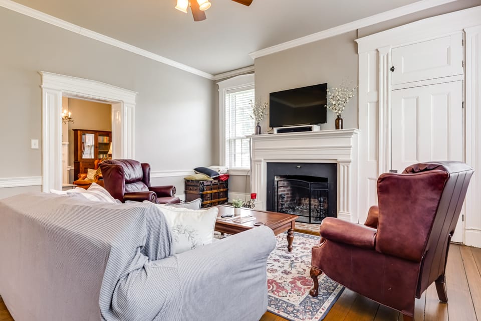 Vineyard Retreat at George Vest Historical Home House in Ohio