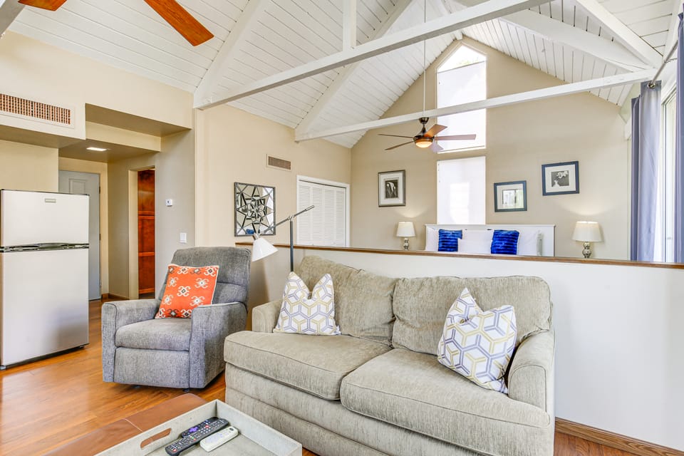 Balcony & Views: Pet-Friendly Indian Wells Unit Apartment in Indian Wells