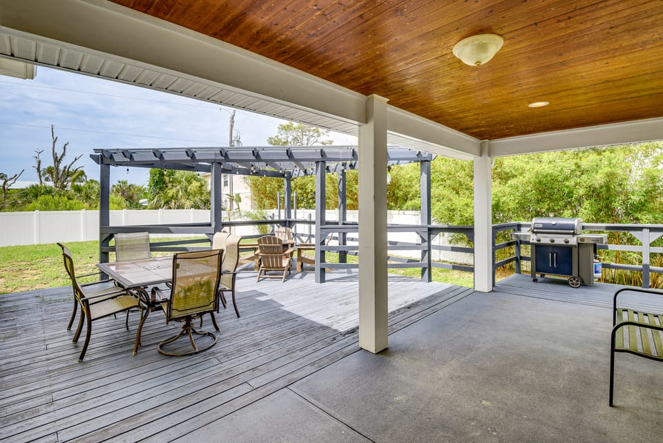 Close to Beaches: Palm Coast Home w/ Deck! House in Palm Coast