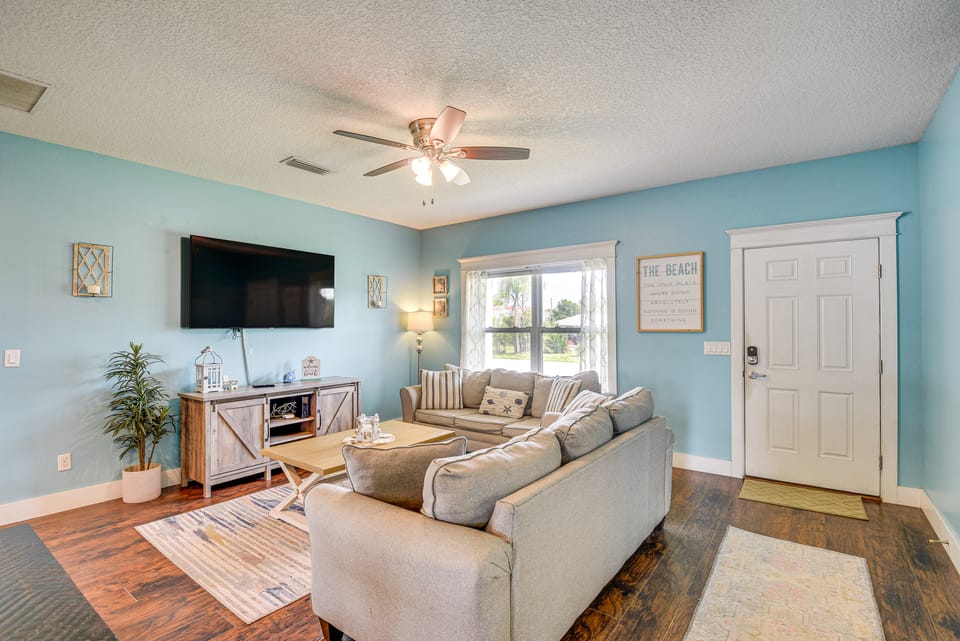 Close to Beaches: Palm Coast Home w/ Deck! House in Palm Coast