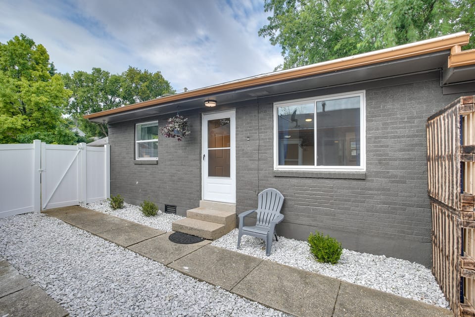 Dayton Condo w/ Courtyard < 3 to Downtown! Apartment in Dayton