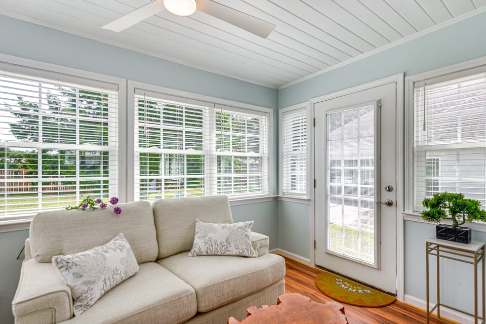 Walk to Ocean: ‘Pearl Cottage’ in Atlantic Beach Cottage in Atlantic Beach