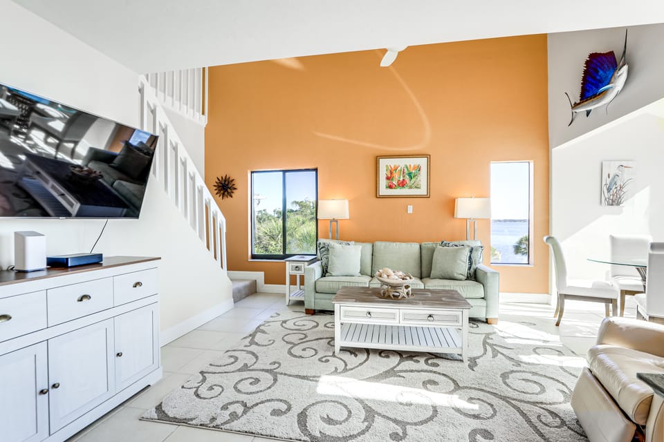 Key Retreat: Bay Views & Private Beach Access Apartment in Manasota Key