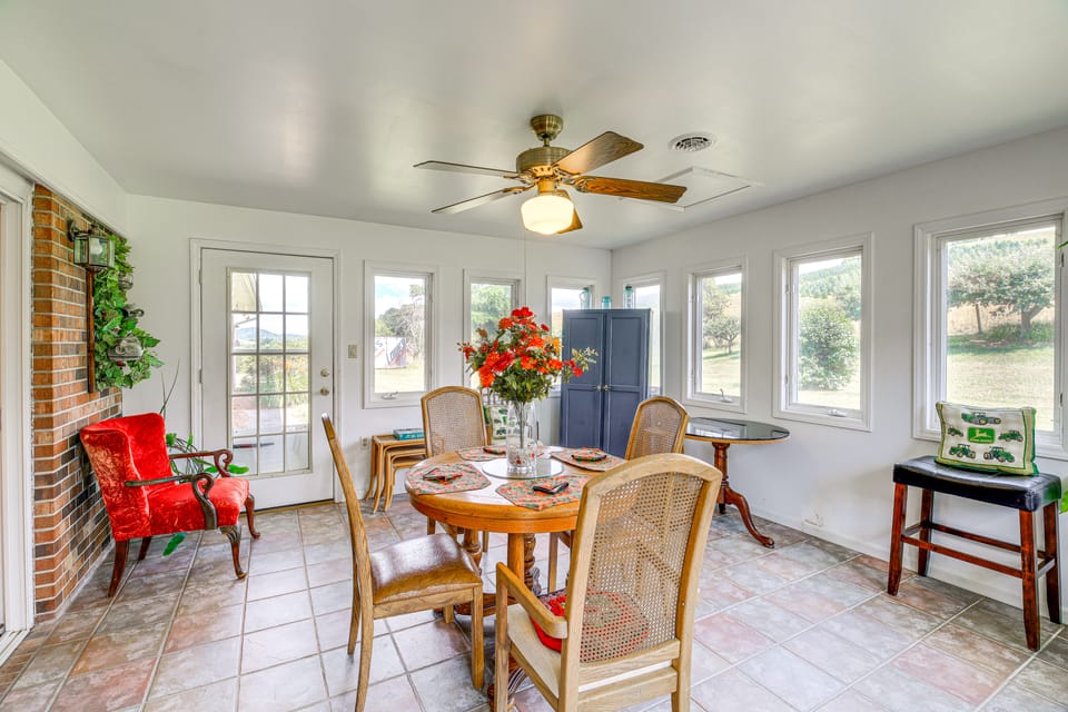 8 Mi to New River! Blue Ridge Mtn Ranch-Style Home House in North Carolina