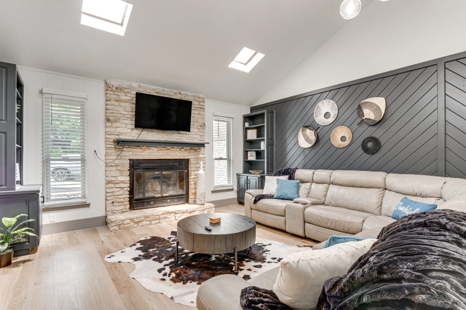 Modern Georgetown Home < 2 Mi to Blue Hole Park! House in Georgetown