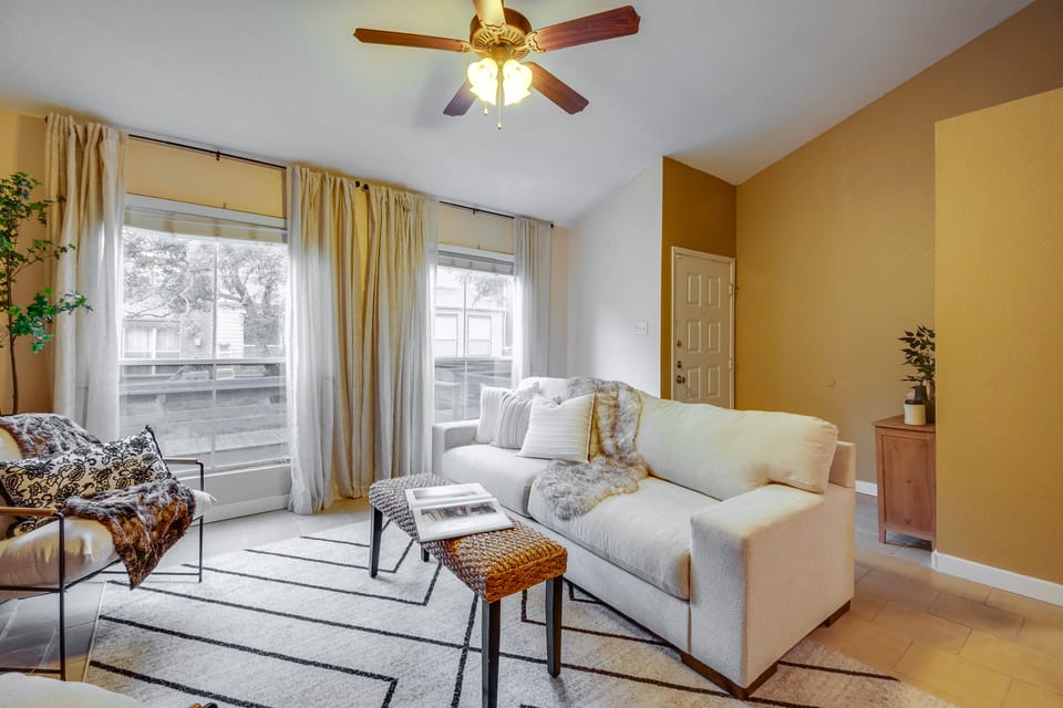 College Station Gem w/ Pool Access Near University House in College Station