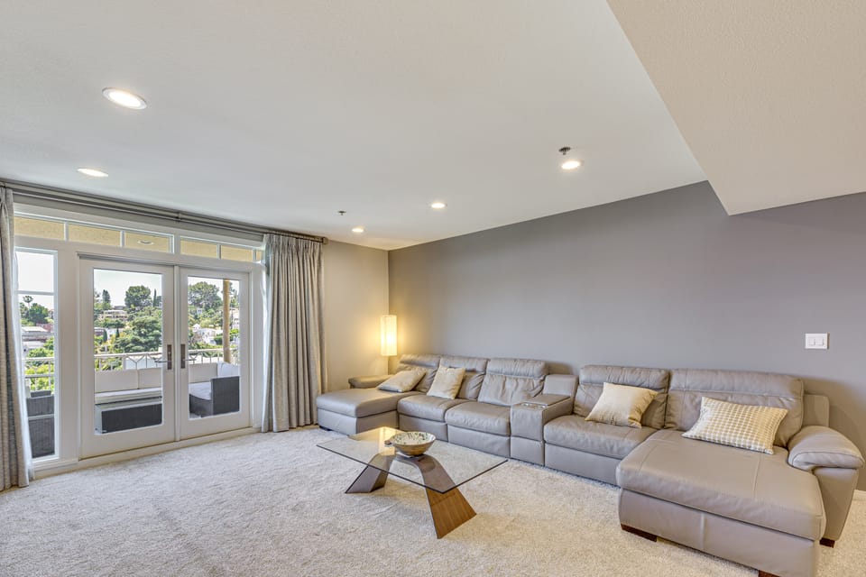 2 Mi to Hollywood: Condo w/ Pool & Hot Tub Access Apartment in Hollywood