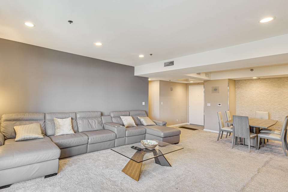 2 Mi to Hollywood: Condo w/ Pool & Hot Tub Access Apartment in Hollywood