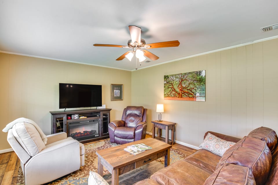 Family-Friendly De Kalb Getaway w/ Fire Pit! House in Arkansas