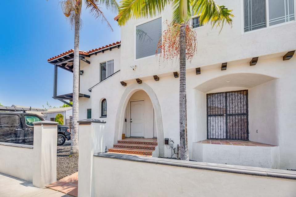 2 Mi to Citadel Outlets! East LA Retreat Near I-5 Apartment in Commerce