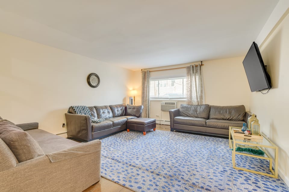 Walk to Train: Convenient Skokie Condo! Apartment in Skokie