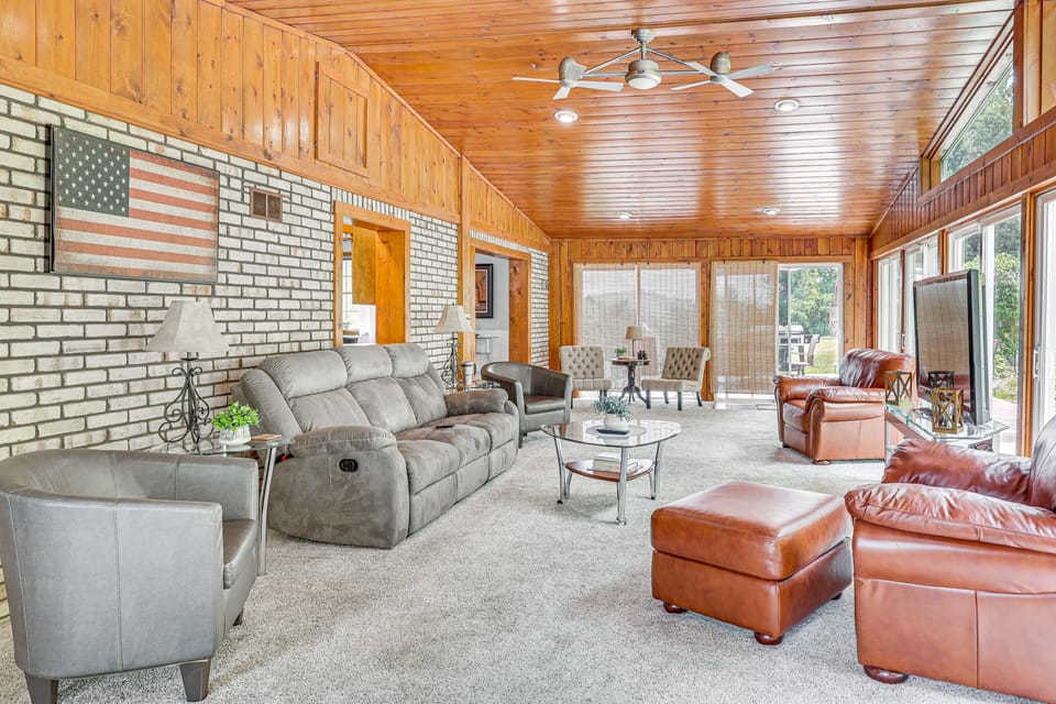 Spacious Ohio Family Home on 5-Acre Property! House in Ohio