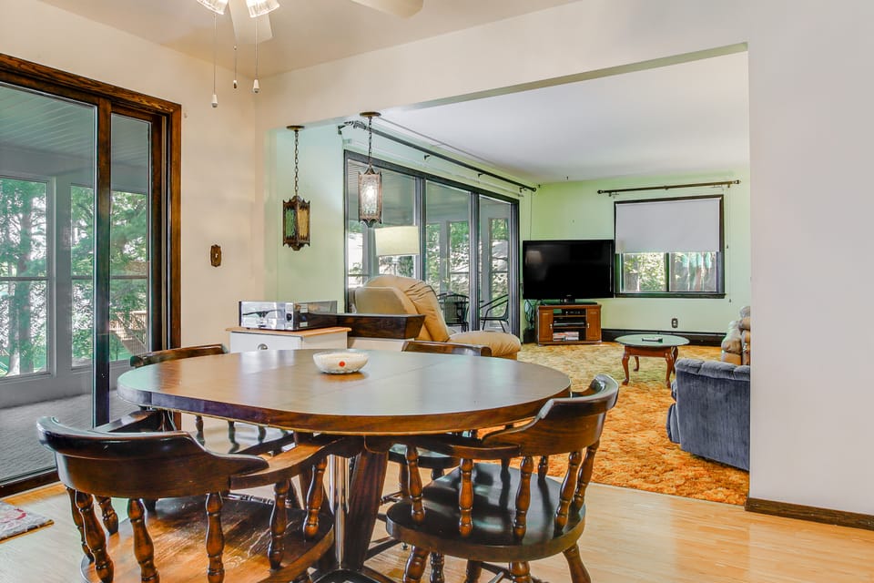 Waterfront Berry Lake Getaway w/ Sunroom! House in Wisconsin