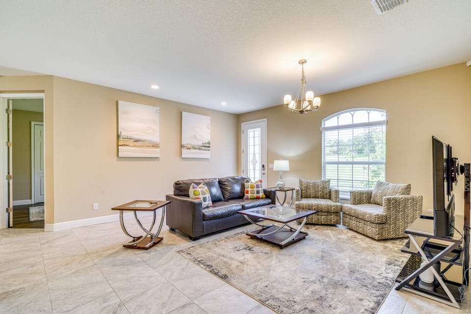 5 Mi to Weeki Wachee Springs! Poolside Retreat House in Florida