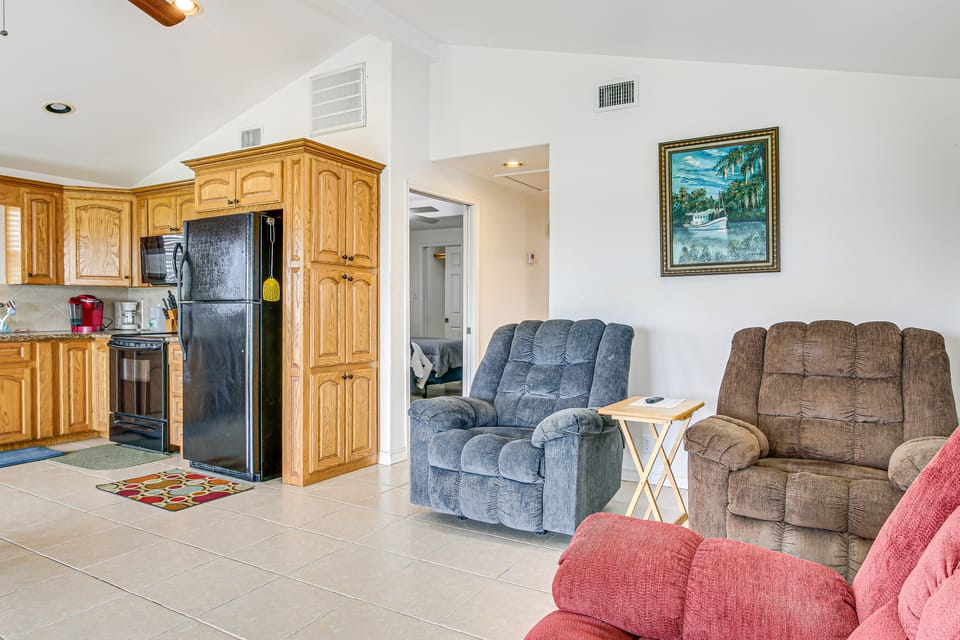 5 Mi to Beaches: Sunny Port Isabel Golf Retreat House in Port Isabel