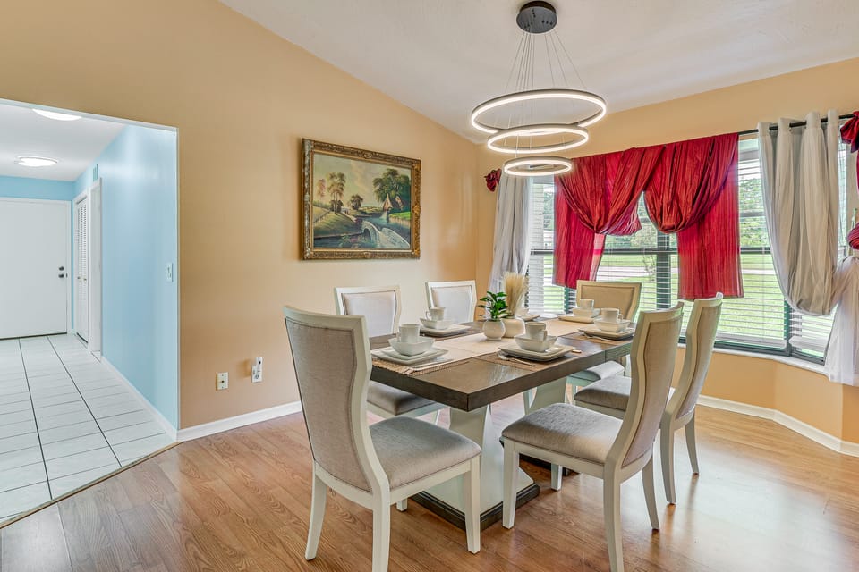 11 Mi to Dtwn: Ocala Home w/ Screened-In Lanai! House in Florida