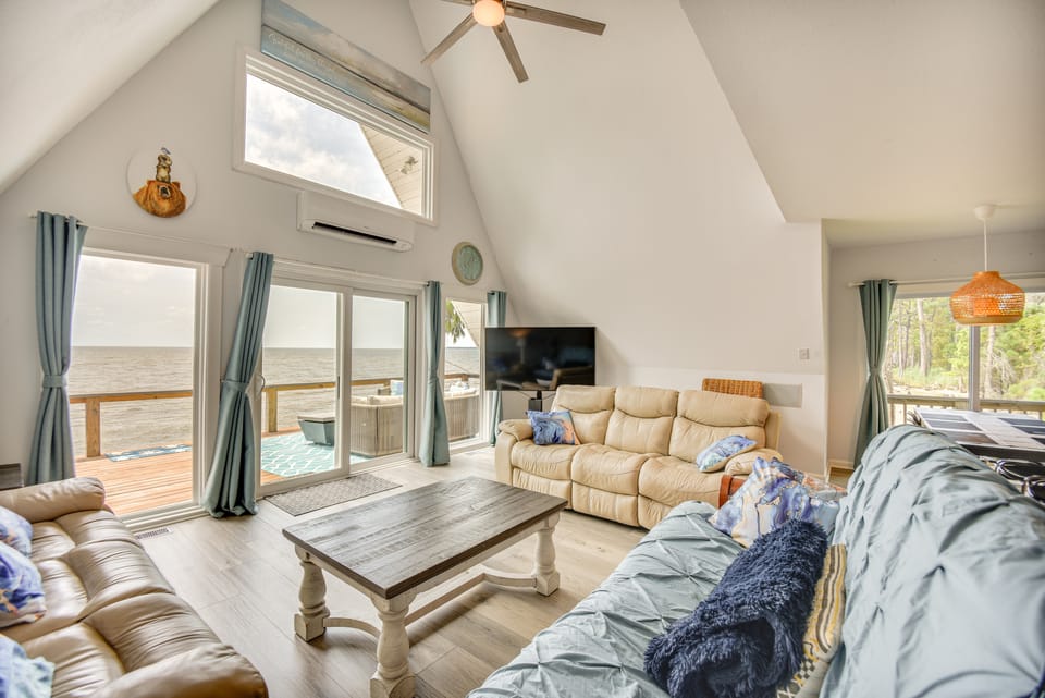 Cabin on Albemarle Sound w/ Dock & 2 Kayaks House in Currituck County