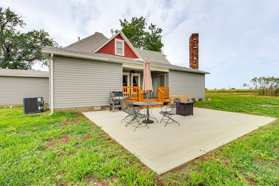 Erie Farmhouse w/ Fire Pit + Grill: Pets Welcome! House in Ozark Mountains