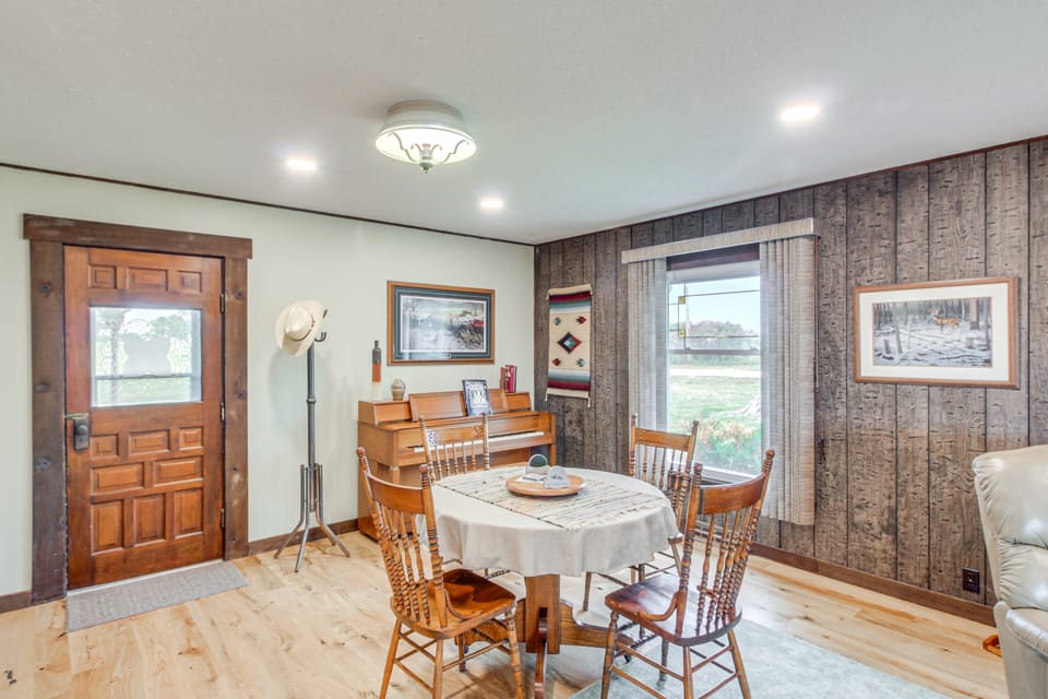 Erie Farmhouse w/ Fire Pit + Grill: Pets Welcome! House in Ozark Mountains