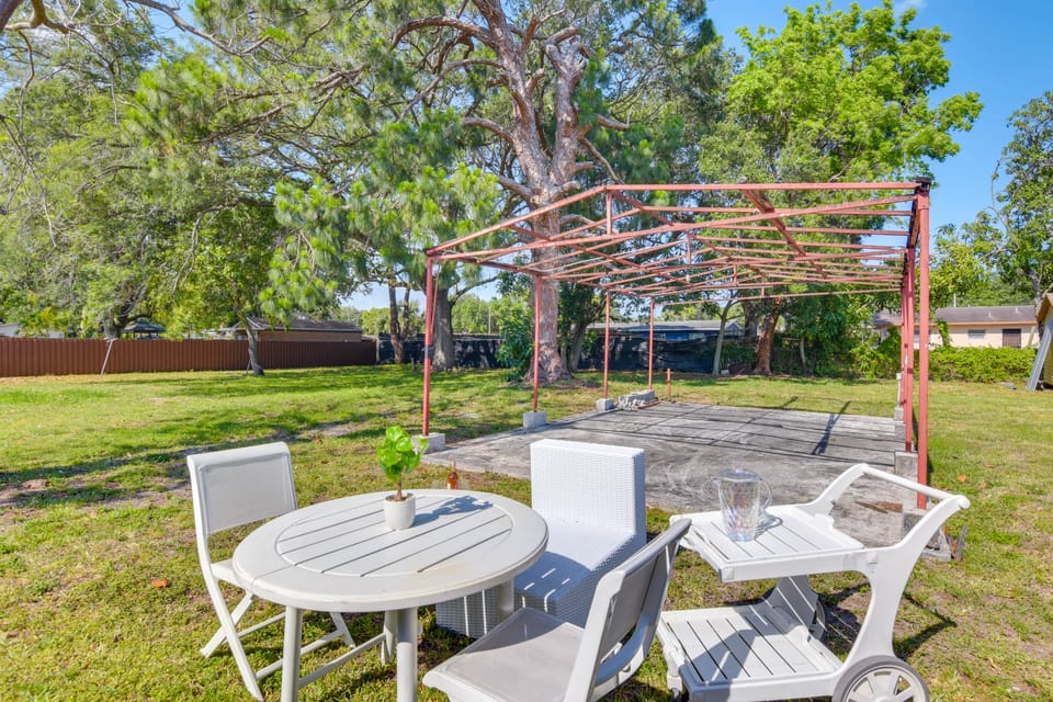 Couple’s Miami Escape 5 Mi to Hard Rock Stadium! Apartment in Miami Gardens