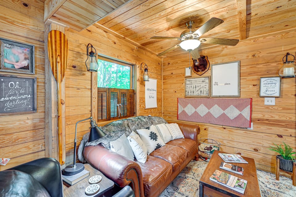 Cozy Nature Escape! Roaring Gap Cabin w/ Patio House in North Carolina