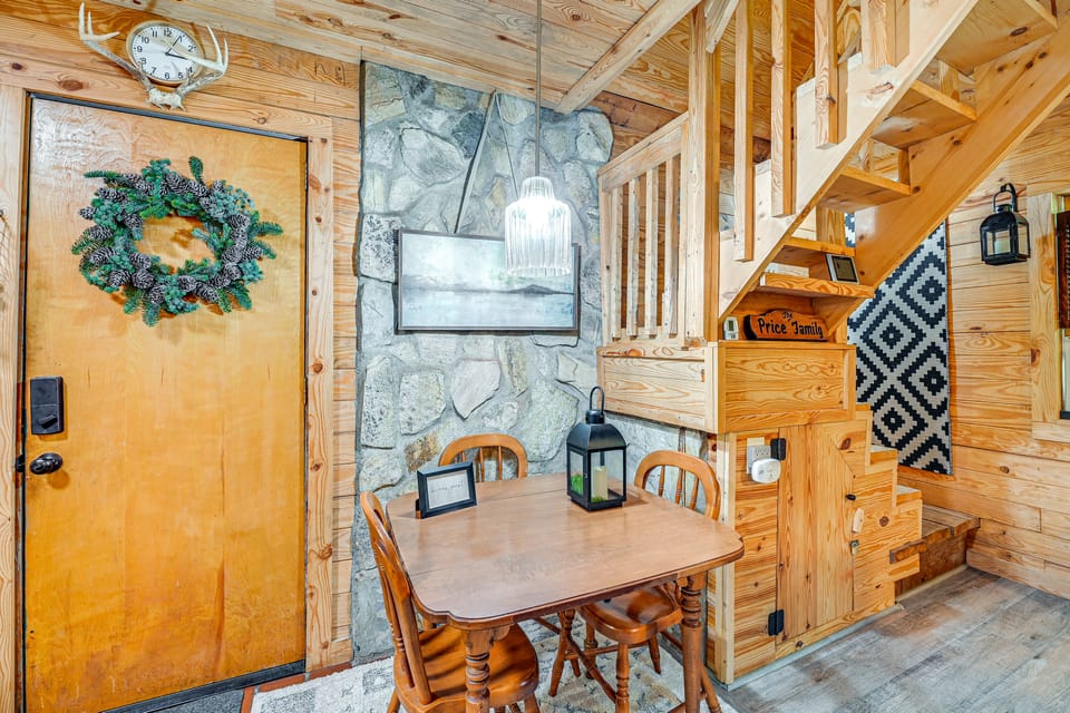 Cozy Nature Escape! Roaring Gap Cabin w/ Patio House in North Carolina