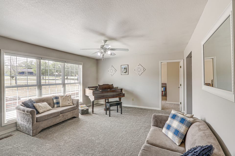 Waterfront Kansas Home w/ Private Fire Pit! House in Kansas