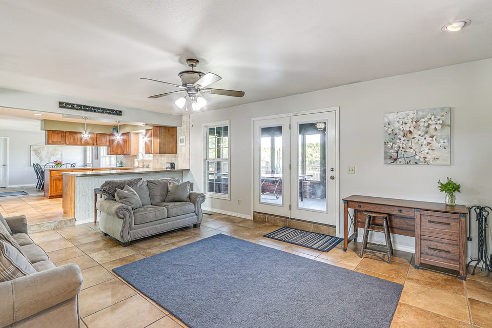 Waterfront Kansas Home w/ Private Fire Pit! House in Kansas