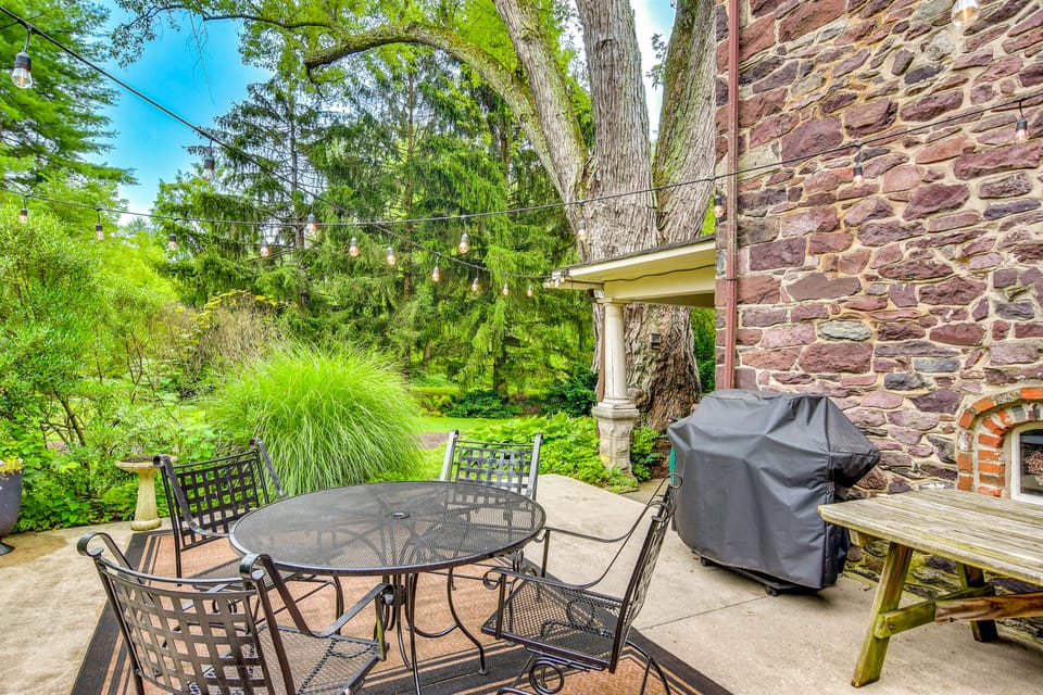 Steps to Delaware Canal: Enchanting Stone Cottage! Cottage in New Jersey