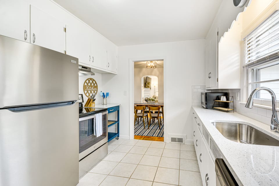 'Dogwood Cottage' w/ Fireplace: 1 Mi to University House in High Point
