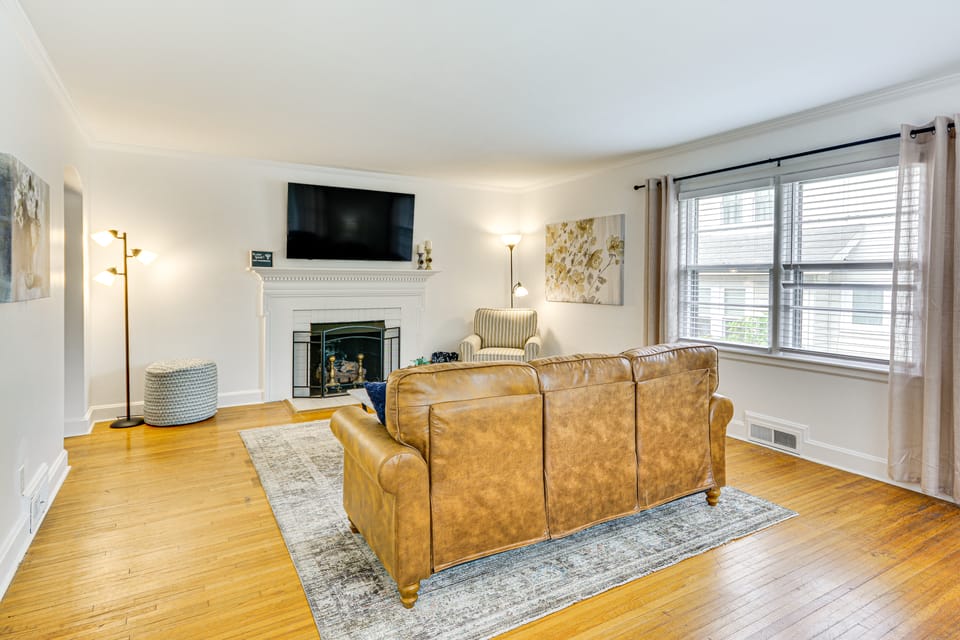 'Dogwood Cottage' w/ Fireplace: 1 Mi to University House in High Point