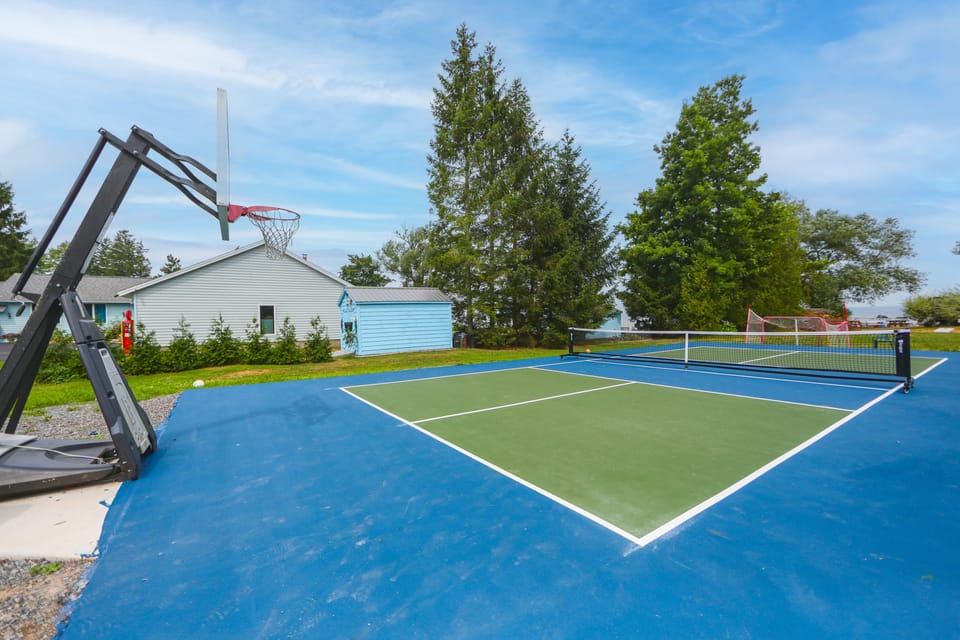 Private Beach & Sport Court! Home on Oneida Lake House in Oneida Lake