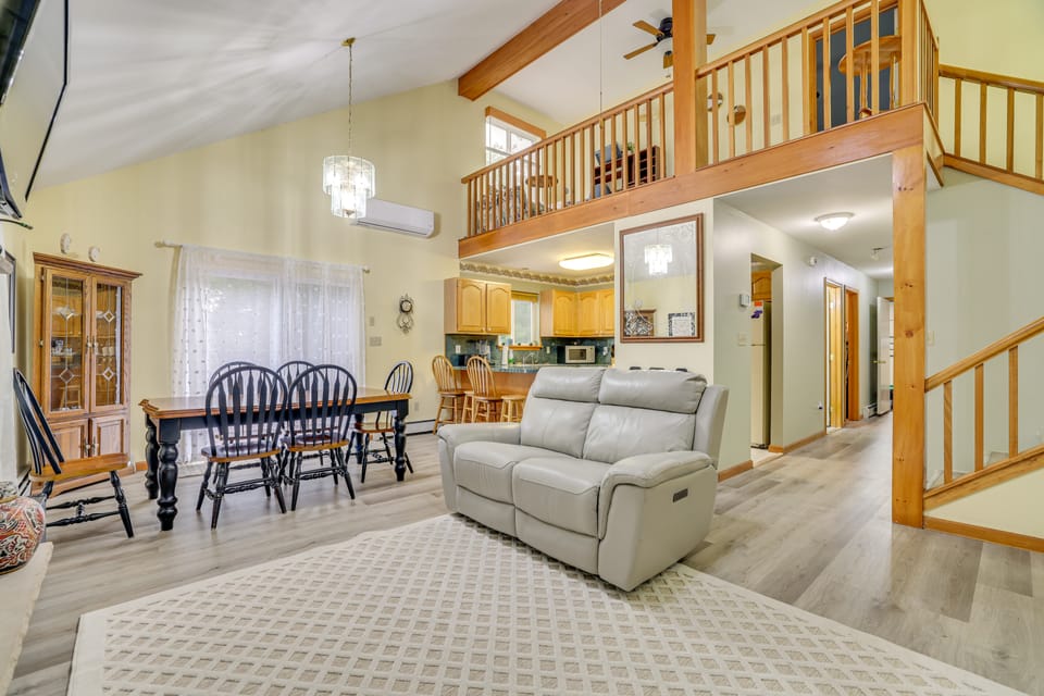 Private Hot Tub: Lakefront Poconos Home! House in Coolbaugh Township
