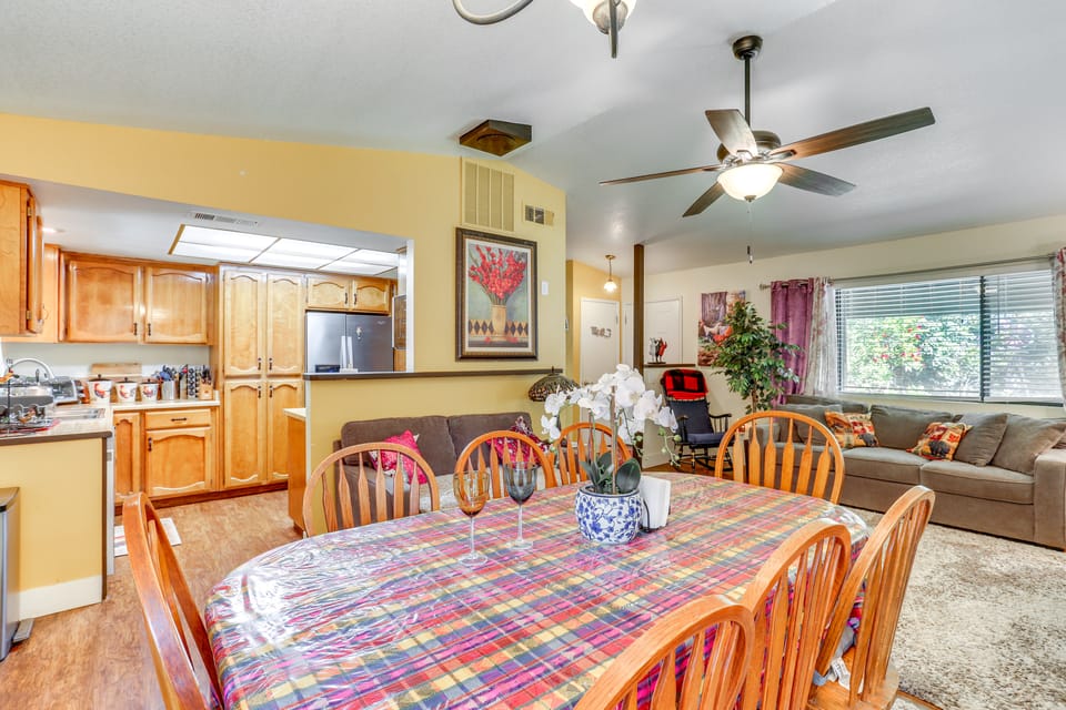 Hot Tub, Dog-Friendly Yard! 3-Acre Redding Retreat House in Redding
