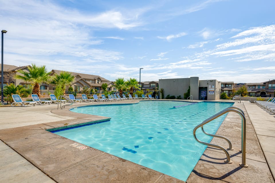 Pool Access & Office! Townhome 7 Mi to St George Apartment in Washington