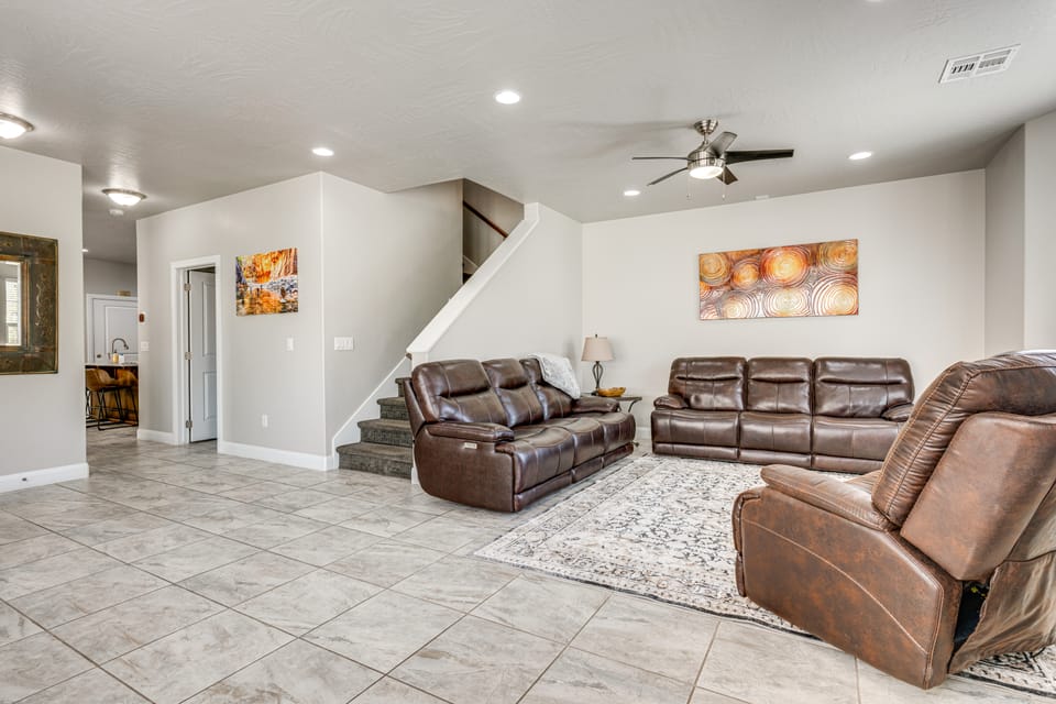Pool Access & Office! Townhome 7 Mi to St George Apartment in Washington