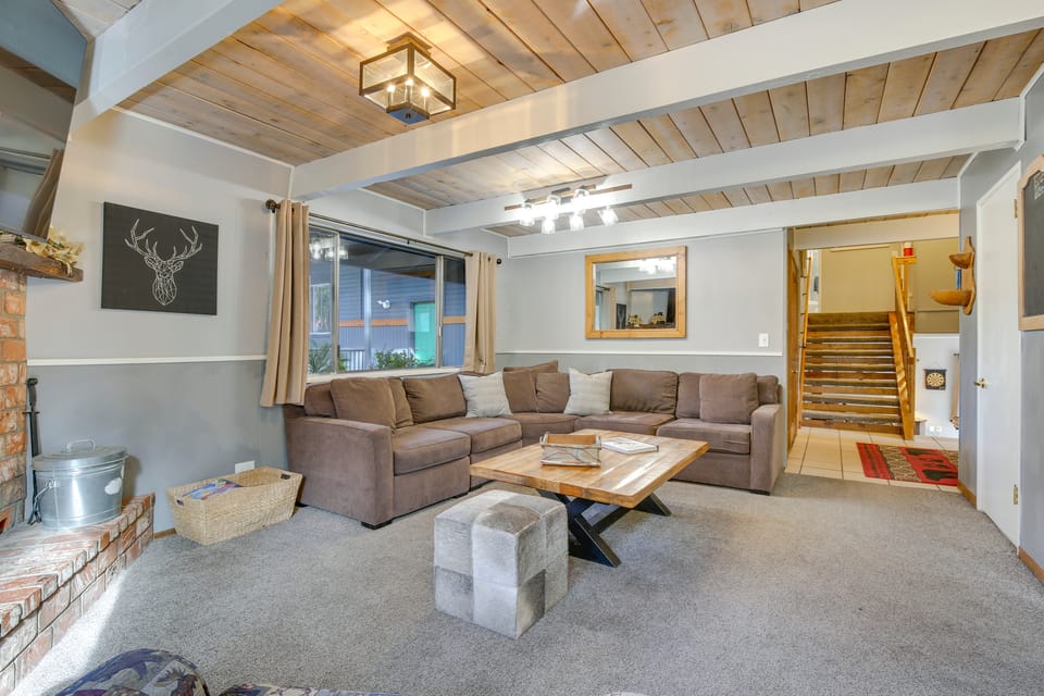 2 Mi to Lake & Skiing: Big Bear Family Cabin House in Big Bear
