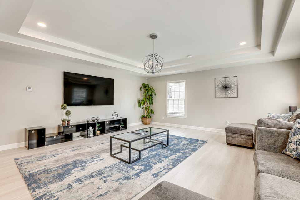Walk to Mercedes-Benz! Centrally Located ATL Base House in Atlanta