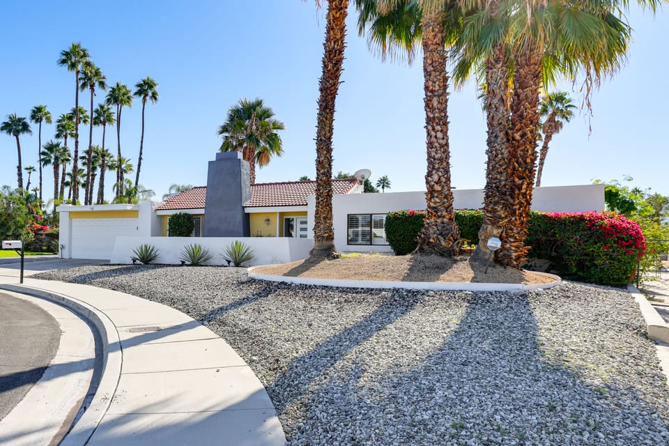 2 Mi to Downtown Palm Springs: Scenic Home w/ Yard House in Palm Springs