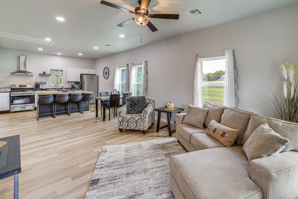 Large Yard & Grill: Family Home in McAlester! House in McAlester