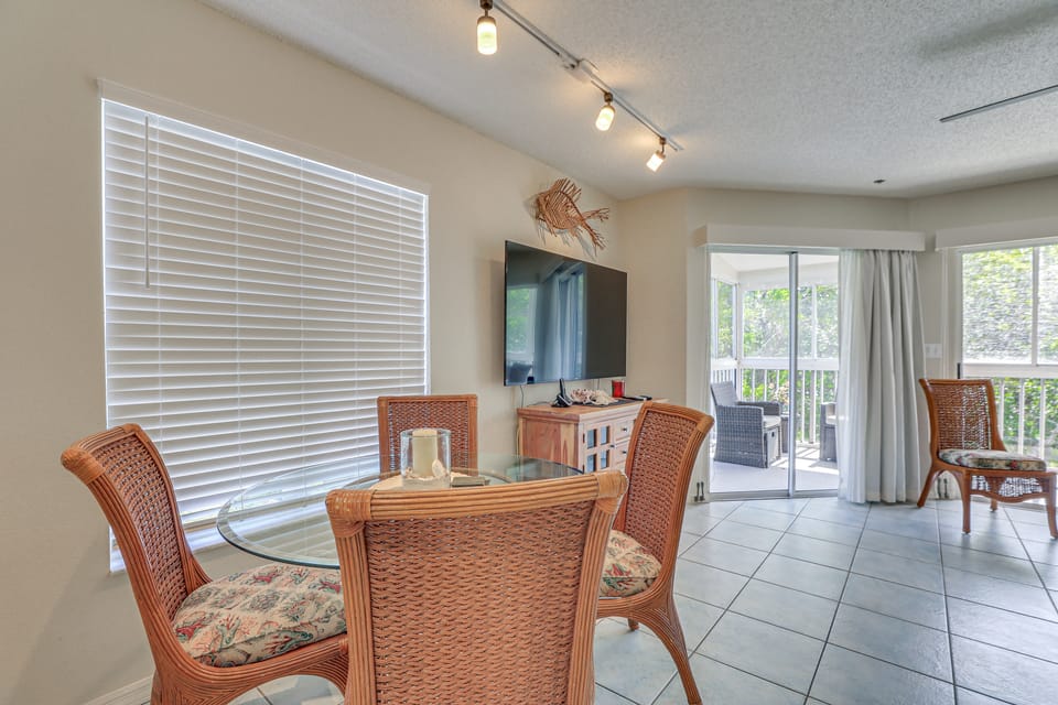 Holmes Beach Condo Near Anna Maria: Pool Access! Apartment in Holmes Beach