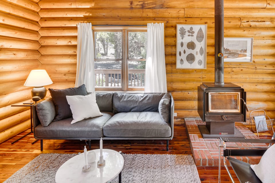Community Pool: Modern Cabin in Pine Mountain Club House in Pine Mountain Club