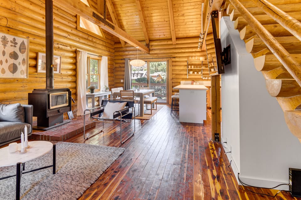 Community Pool: Modern Cabin in Pine Mountain Club House in Pine Mountain Club