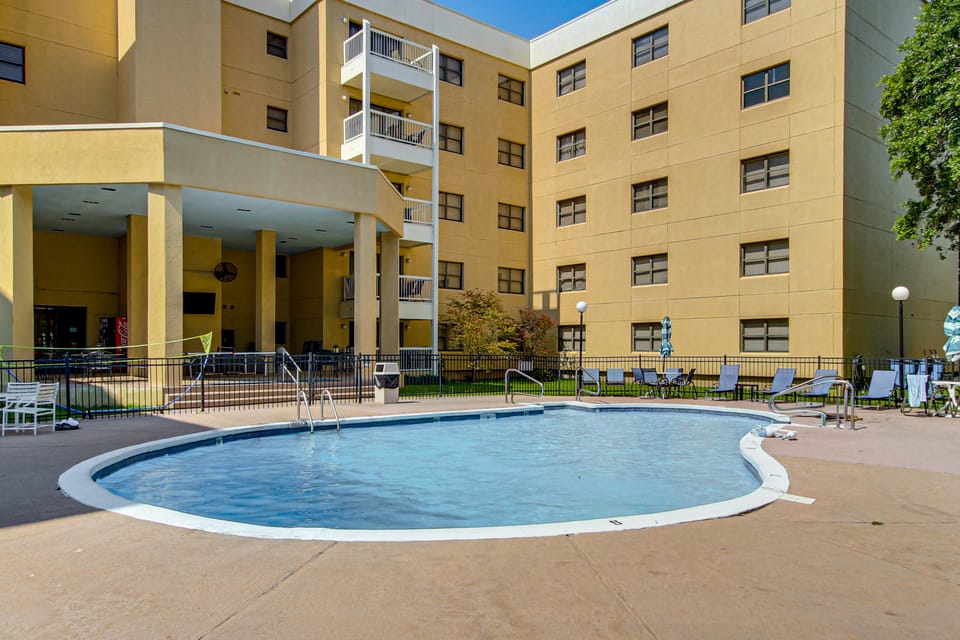 Biloxi Beach Bliss: Condo w/ Gulf-View Balcony! Apartment in Biloxi