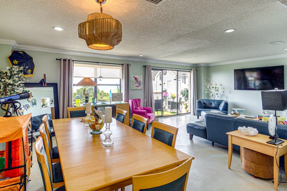 Waterfront Biloxi Condo: Gulf-View Balcony! Apartment in Biloxi