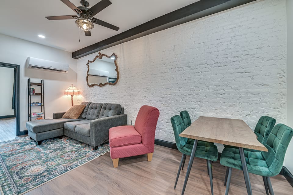 Walk to Dtwn Albany! Extended Escape w/ Deck Apartment in Albany