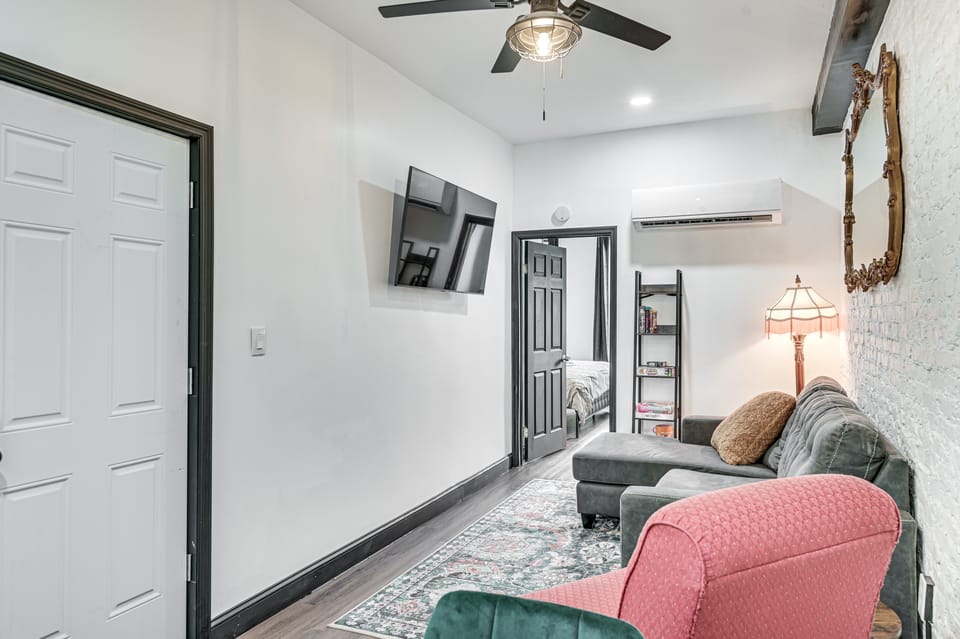 Walk to Dtwn Albany! Extended Escape w/ Deck Apartment in Albany