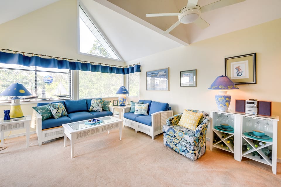 Pool Access & Close to Beach: Myrtle Beach Condo Apartment in South Carolina